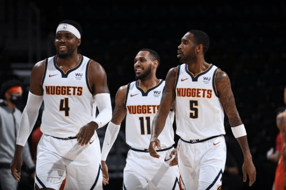 更衣室的稳 更衣室的稳